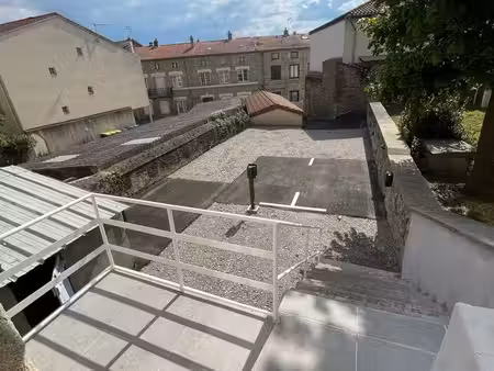 parking/box saint-genest-lerpt