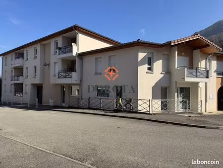 parking/box 14 m² le versoud