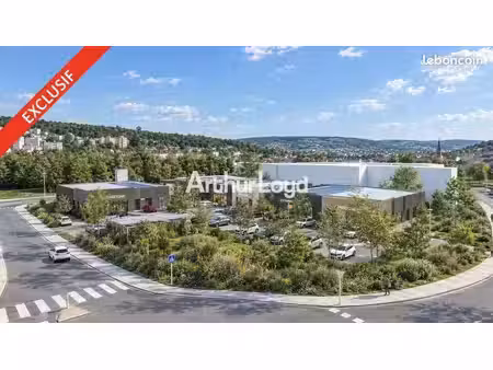 local commercial 1 440 m²