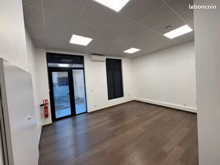 à louer – très beau local professionnel de 55 m² – rue bergson / la terrasse local lumineu
