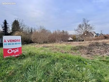 terrain 3 791 m² rostrenen