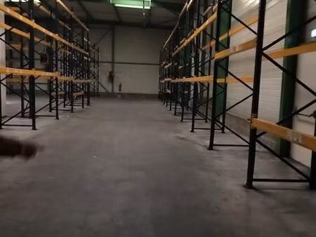 local commercial 4000 m² cuincy