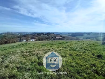 a 11.6 km du fousseret  2 terrains viabilisés de 1520 m² et 1690 m² avec vue sur les pyrén