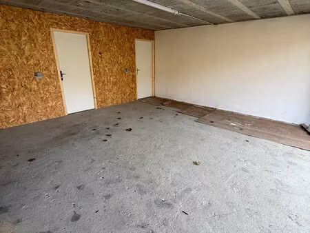 parking / box aix les bains