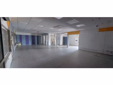 location locaux professionnels 120 m² à cayenne (97300)  1 910 €