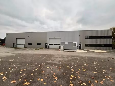 location local commercial