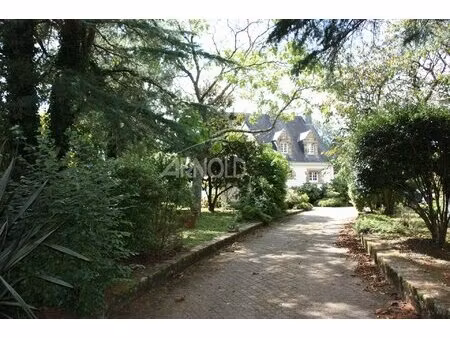 dans un écrin de verdure maison de 5 chambres avec piscine