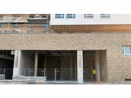 boutique 130 m² savigny le temple