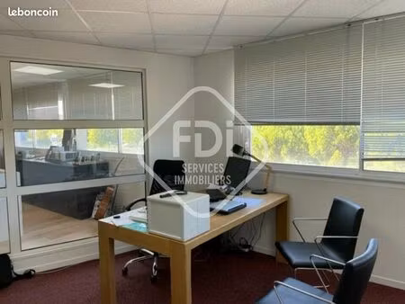 bureaux 71 m²