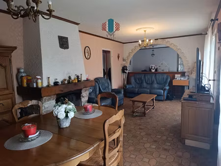 maison 3 chambres+ 1 bureau   terrain  sous sol complet dont