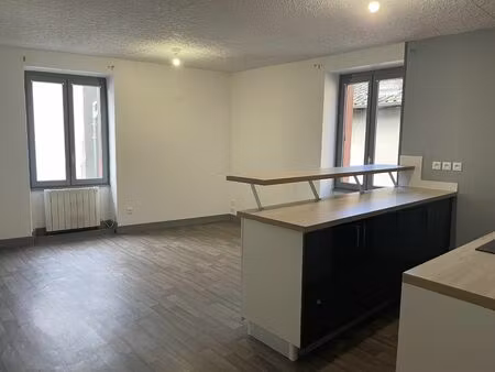 location appartement 3 pièces 59 m² à saint-léonard-de-noblat (87400)