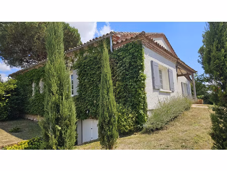 superbe maison de 5 chambres  220m2  immense sous sol  parc