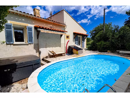 maison tres proche village avec piscine