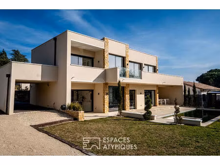 élégance et lumière : superbe maison contemporaine avec piscine