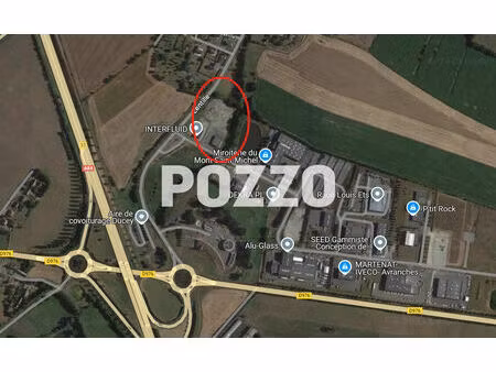 terrain en zone industriel et artisanale de 7887 m² (dalle posée poilley) visible en bord 