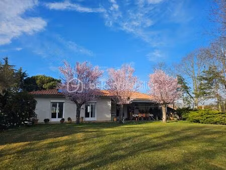 maison traditionnelle de 168 m² à estancarbon