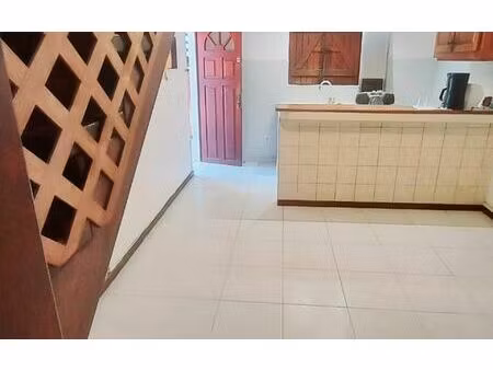 location appartement  m² t-2 à basse-terre  650 €