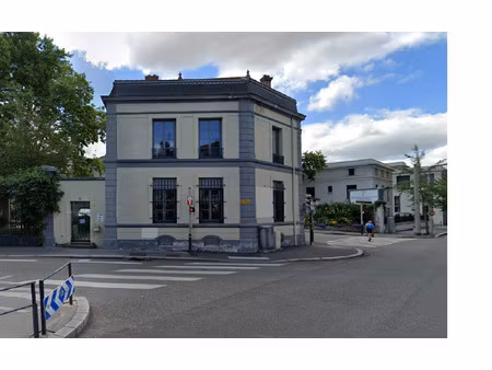 idéalement situé à saint etienne