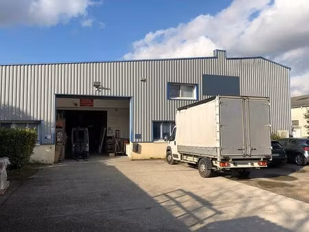 location local d'activités artigues pres bordeaux 1 916 m²