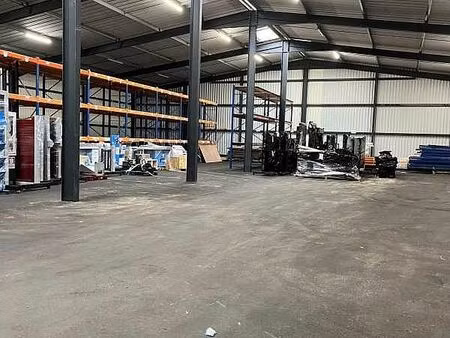 location local d'activités le gua 1 500 m²