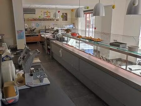 vente commerce neuville de poitou 300 m²