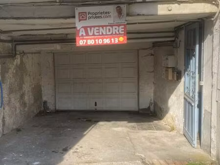 a vendre parking / garage 280 m2 plein centre d' oloron-sainte-marie