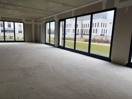 location local commercial