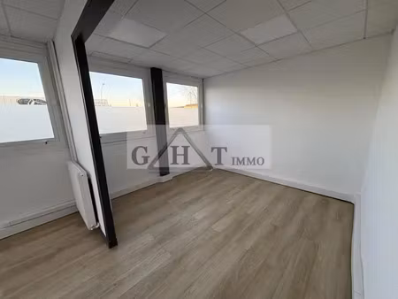 bureau 300 m² a vaux le penil a vendre + 12 places de parking
