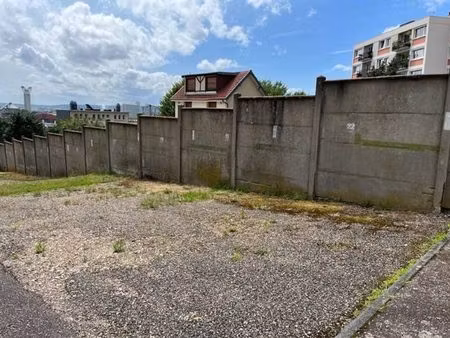 rouen rive droite - place de parking