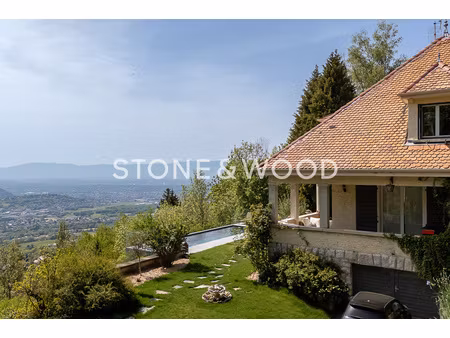 magnifique villa d'env. 246 m2 offrant une vue imprenable