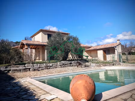 villa de charme avec piscine et belles prestations  à 20 min