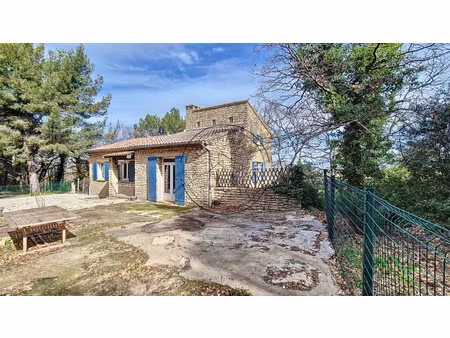 maison en pierre au coeur du luberon