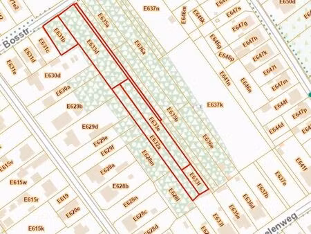 2 bouwgronden voor open bebouwing en achterliggende gronden in de bosrijke villabuurt op d