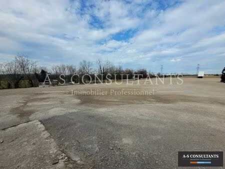 location local industriel 750 m² à saint-pierre-de-chandieu (69780)