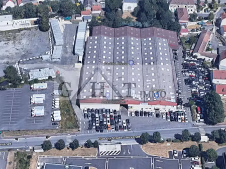 location local industriel 5524 m² à le mesnil-amelot (77990)