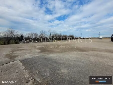 local d'activité 750 m²