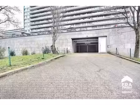 box garage fermé - parking sécurisé