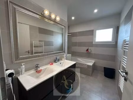 maison 5 pièces 130m2 avec 2 masters  jardin et garage à saint martin lalande