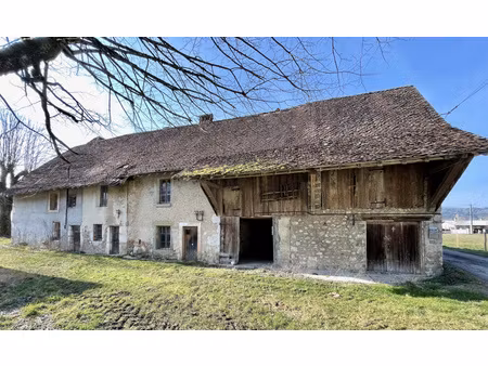 beau potentiel et du cachet pour ce tènement immobilier à restaurer - à 30 mn de grenoble 