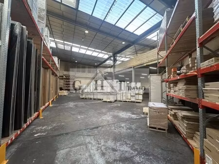 location local commercial