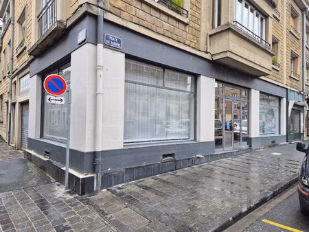 local commercial  bureaux hyper centre. très bien situé.