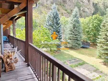 appartement 3 chambres rénové avec balcon  caves et stationnements