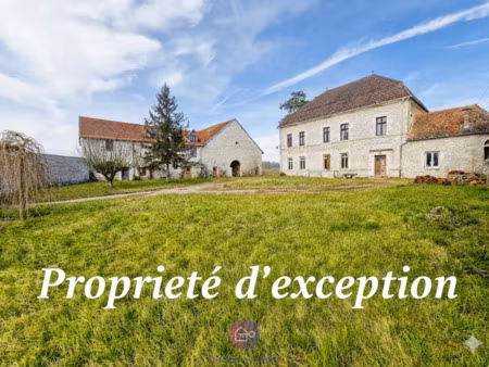 prestigieux château du xviiie et xixe siècle à vendre