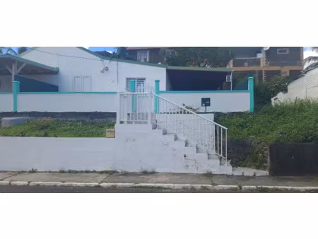 location meublée maison 3 pièces 48 m² à petit canal (97131)  850 €