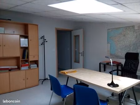 location bureau 10 a 12 m2 fermés