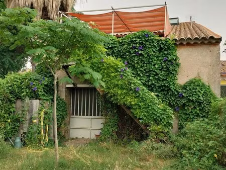 immeuble comprenant deux appartements   garage  jardin   terrasses