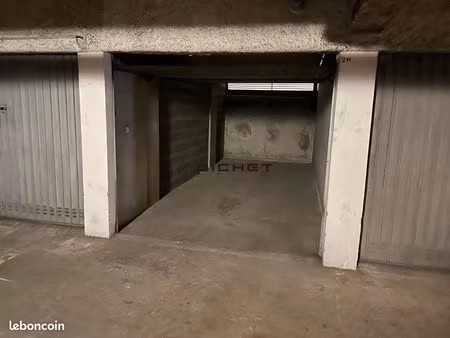 parking/box 16 m² pau