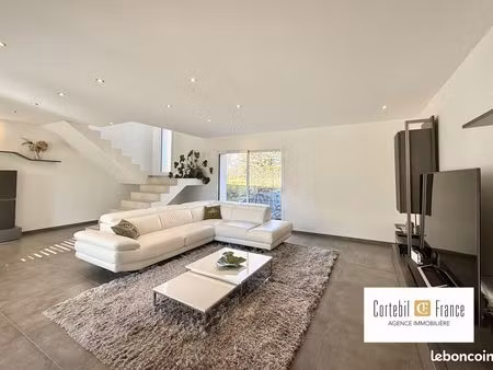 villa 9 pièces 277 m²