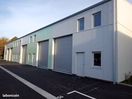 local d'activité 200 m²