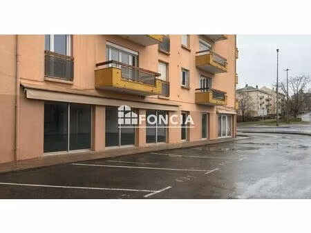 à vendre – local commercial idéal pour restaurant / snacking et grande cave pour stockage 